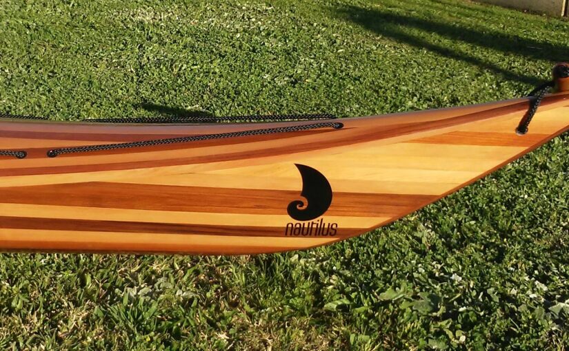 Kayak de Mar «Night Heron» en madera de Cedro Rojo de Canadá.
