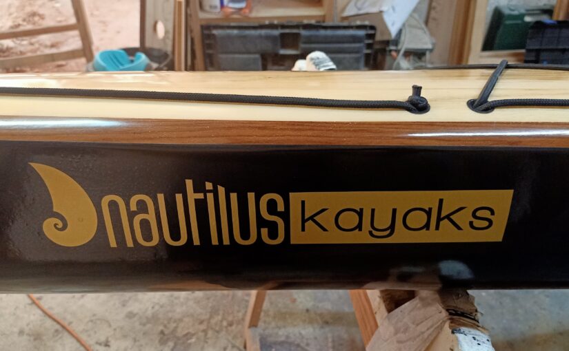 Kayak de Mar “Frej” en madera de Paulownia.